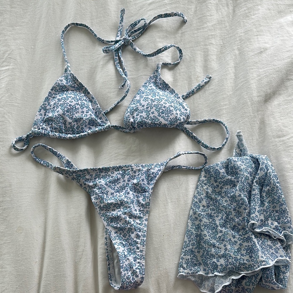Light blue bikini with sarong (XS)